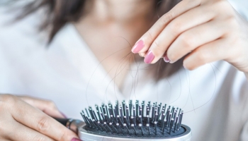 Tratamiento para frenar la caída de cabello y estimular su crecimiento y volumen